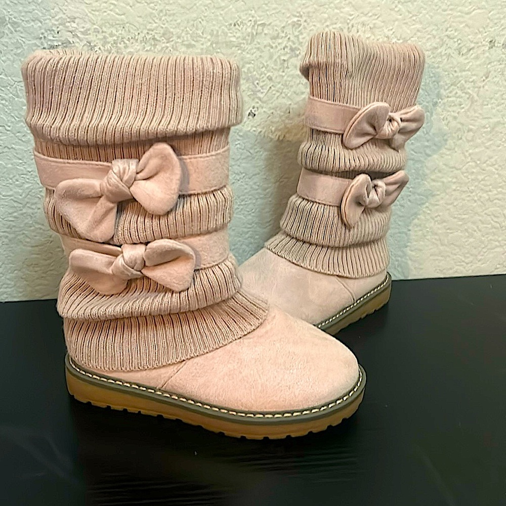 Girls size 11 cute bow pink boots NEVER WORN